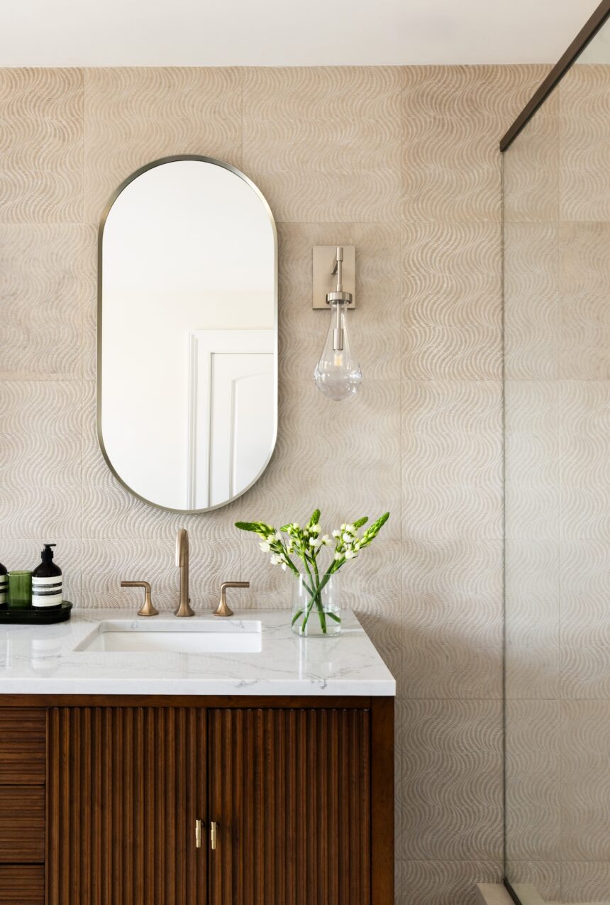 bathroom-design-oval-mirror