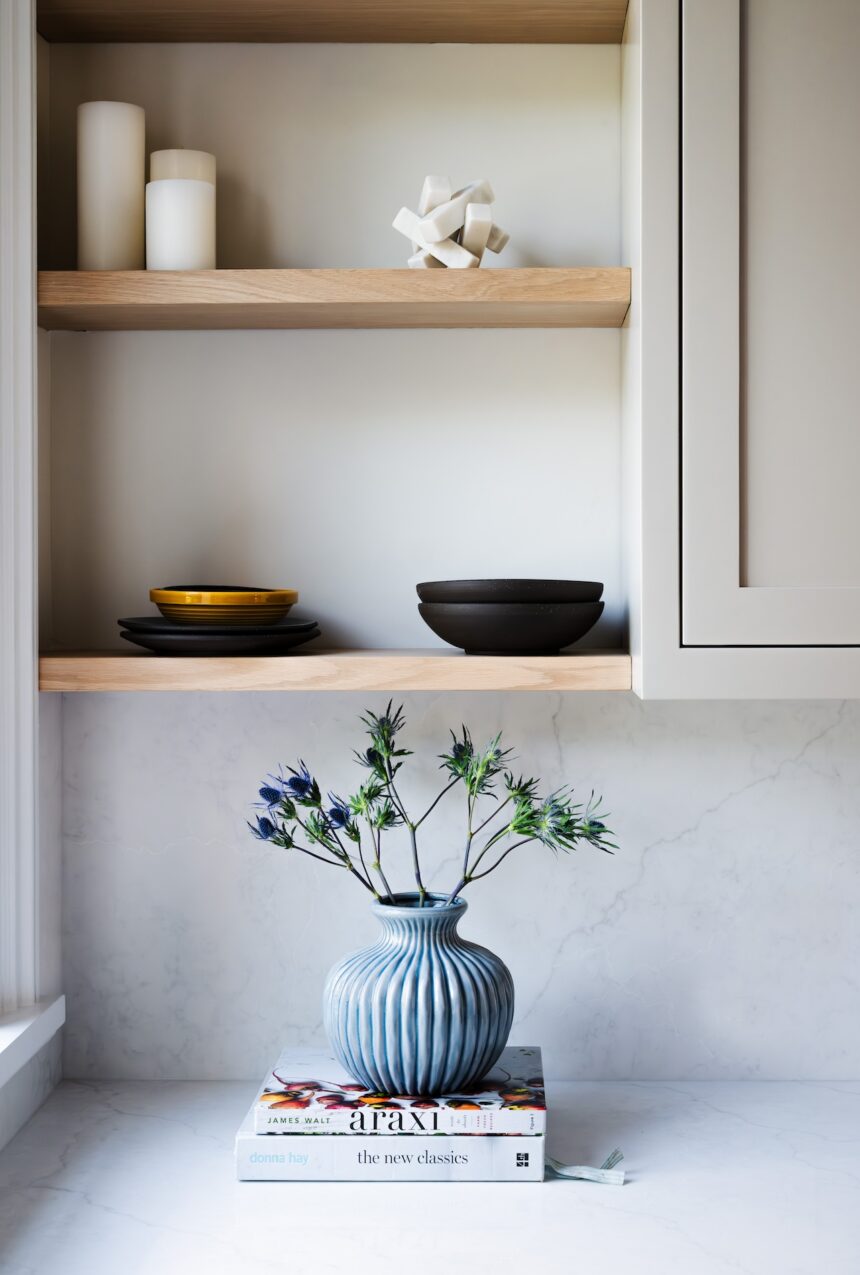 kitchen-decor-shelves-blue-vase